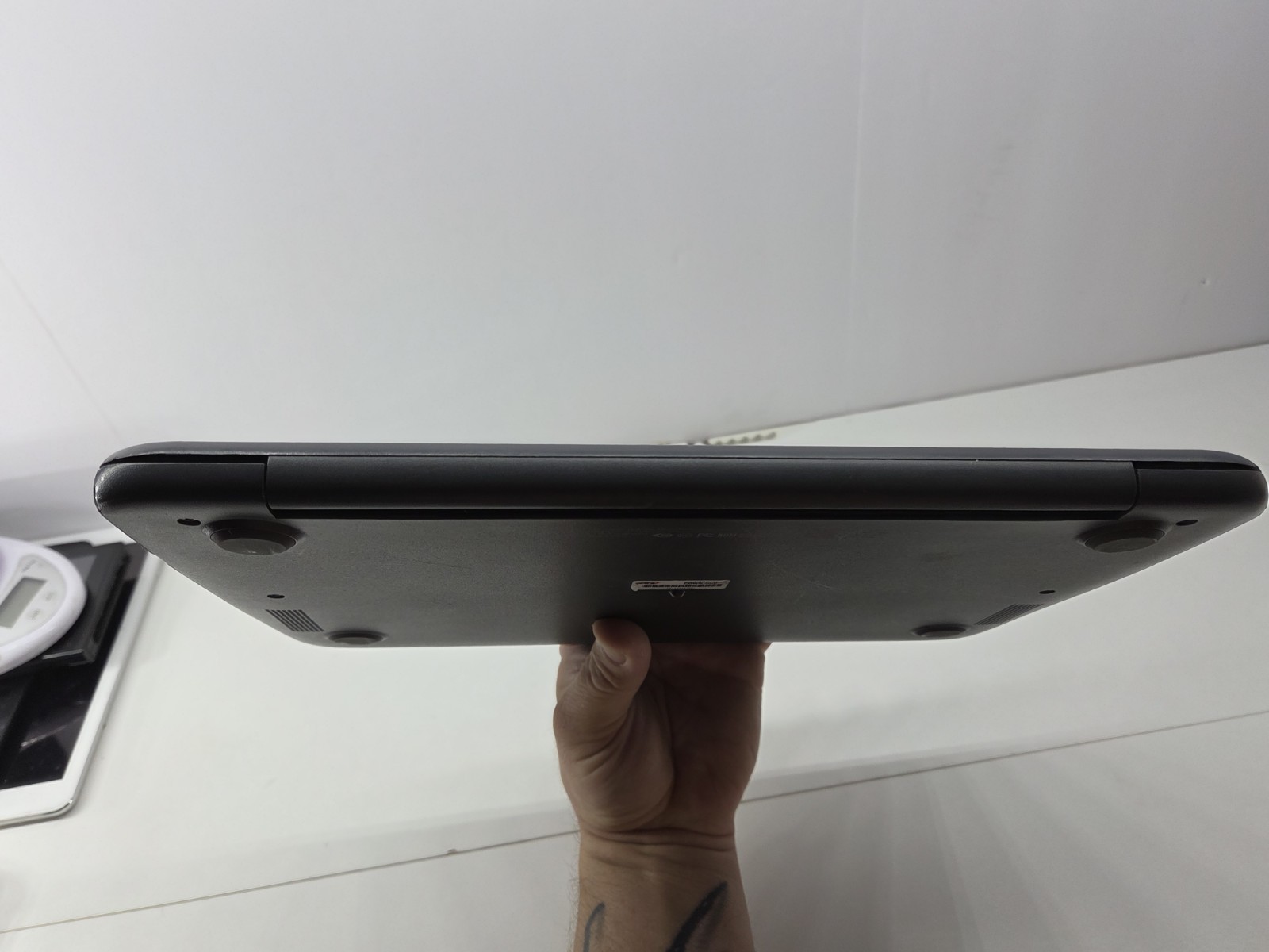 Hp TPN Q220 Chromebook – Locked – Works – No Charger Included