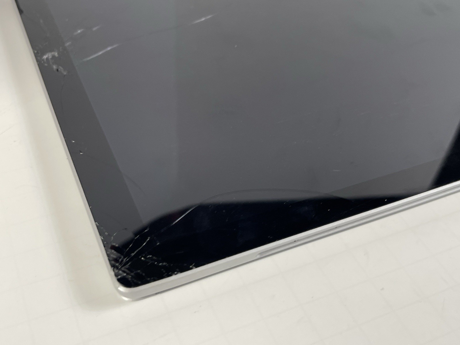 Cracked- Still Works! Microsoft Surface Pro 6 1796 i5-8250U 8GB 128GB (2)