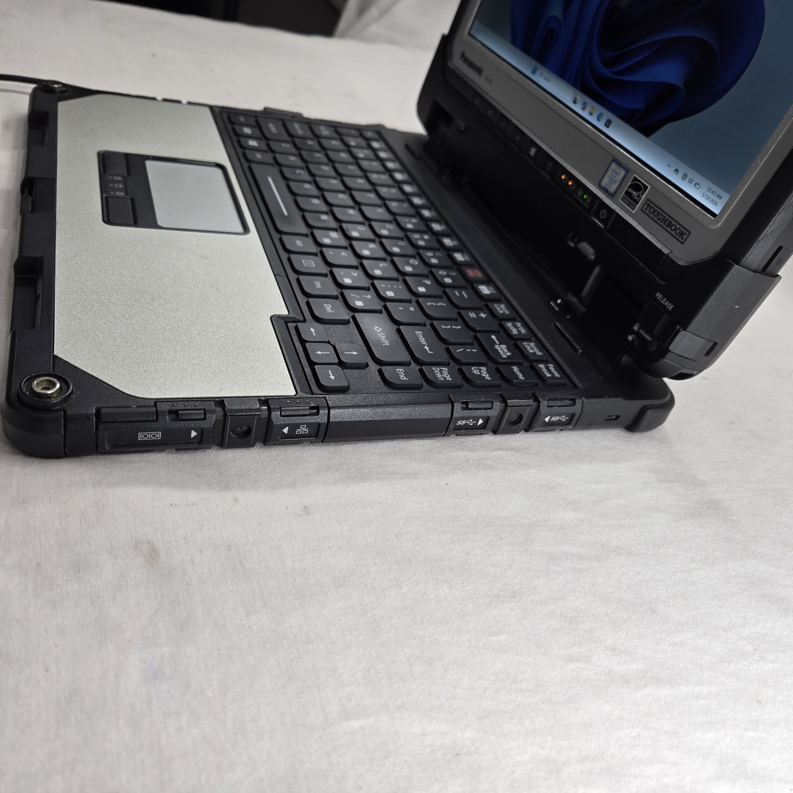 Panasonic Toughbook CF-33 i5-7300U 2.6GHz 256GB SSD 8GB Ram 4G — W11 — Grade B