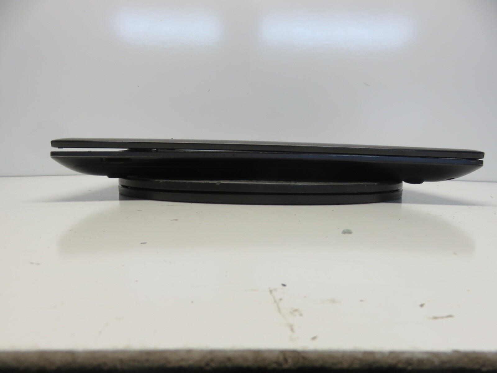 Samsung NP300E5A Intel i3-2330M 2.2GHz 4 GB NO HDD No Batt READ