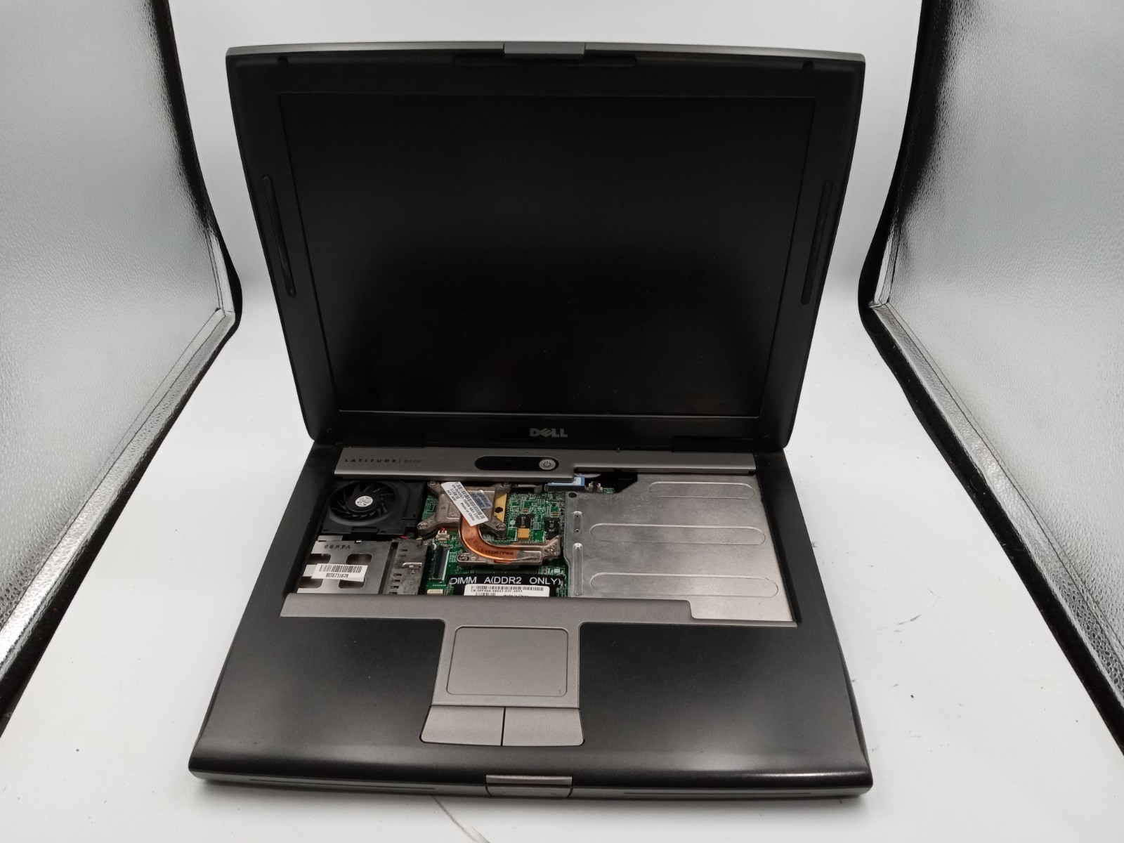 Dell Latitude D520 14″ Laptop Intel Core Duo 1.66GHz – BOOTS – BAD TOUCHPAD -RR