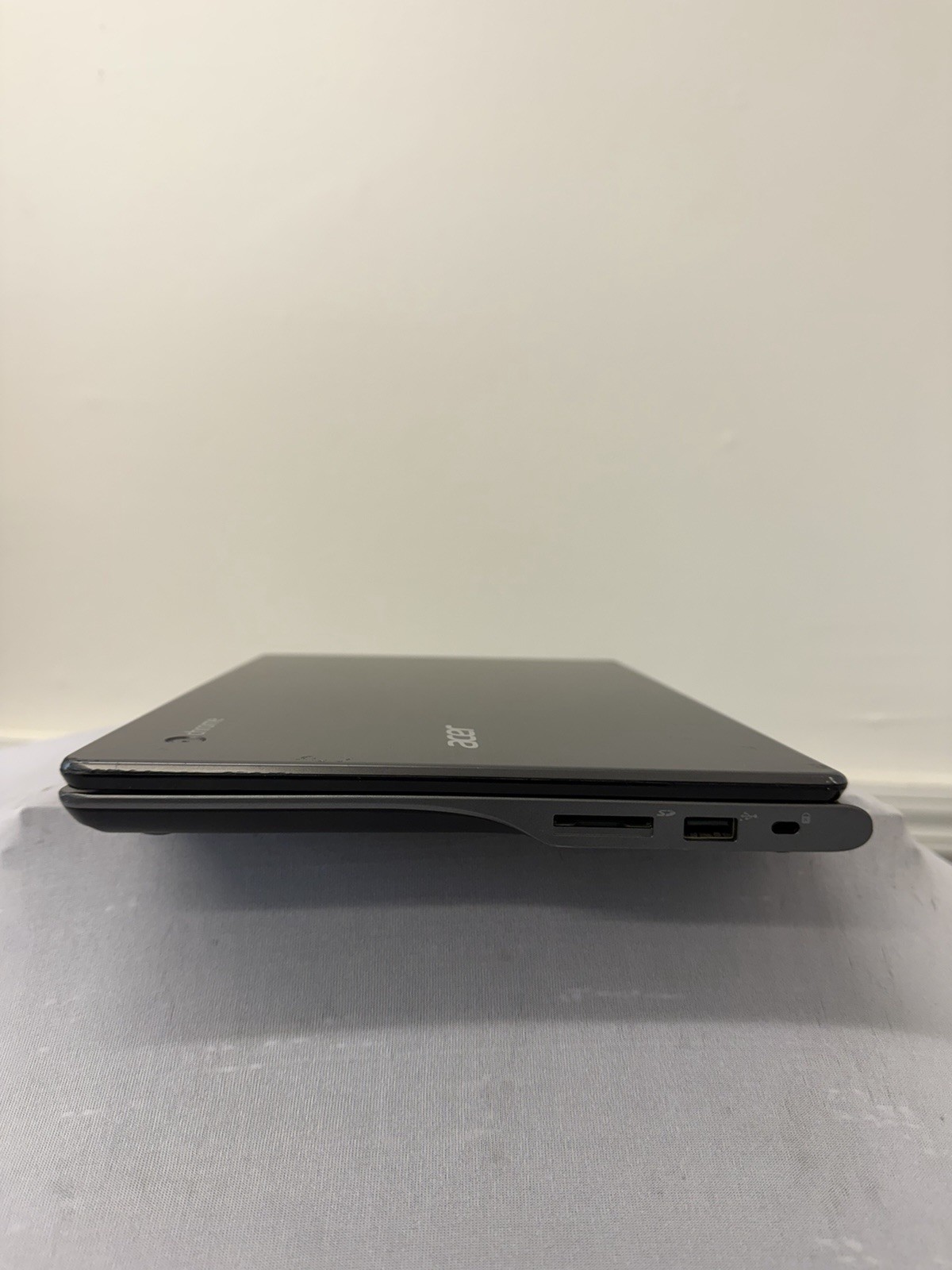 Acer Chromebook C740-C4PE Laptop – Good Screen – Intel Celeron 3205U – Read Des