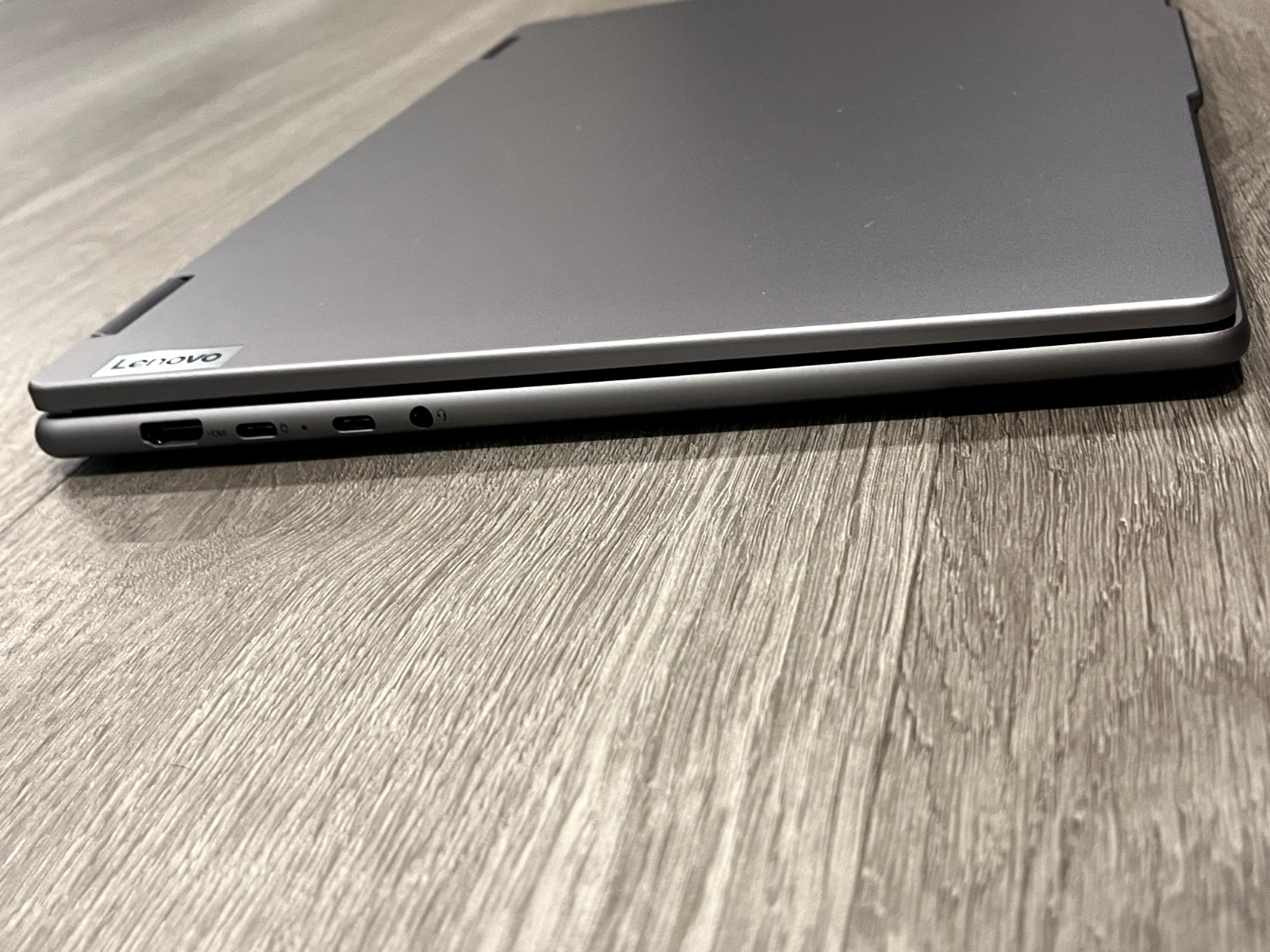 Lenovo YOGA 7 2-in-1 16″ 1920×1200 Touch Ryzen 7 8840HS 16GB 1TB *MINT CONDITION