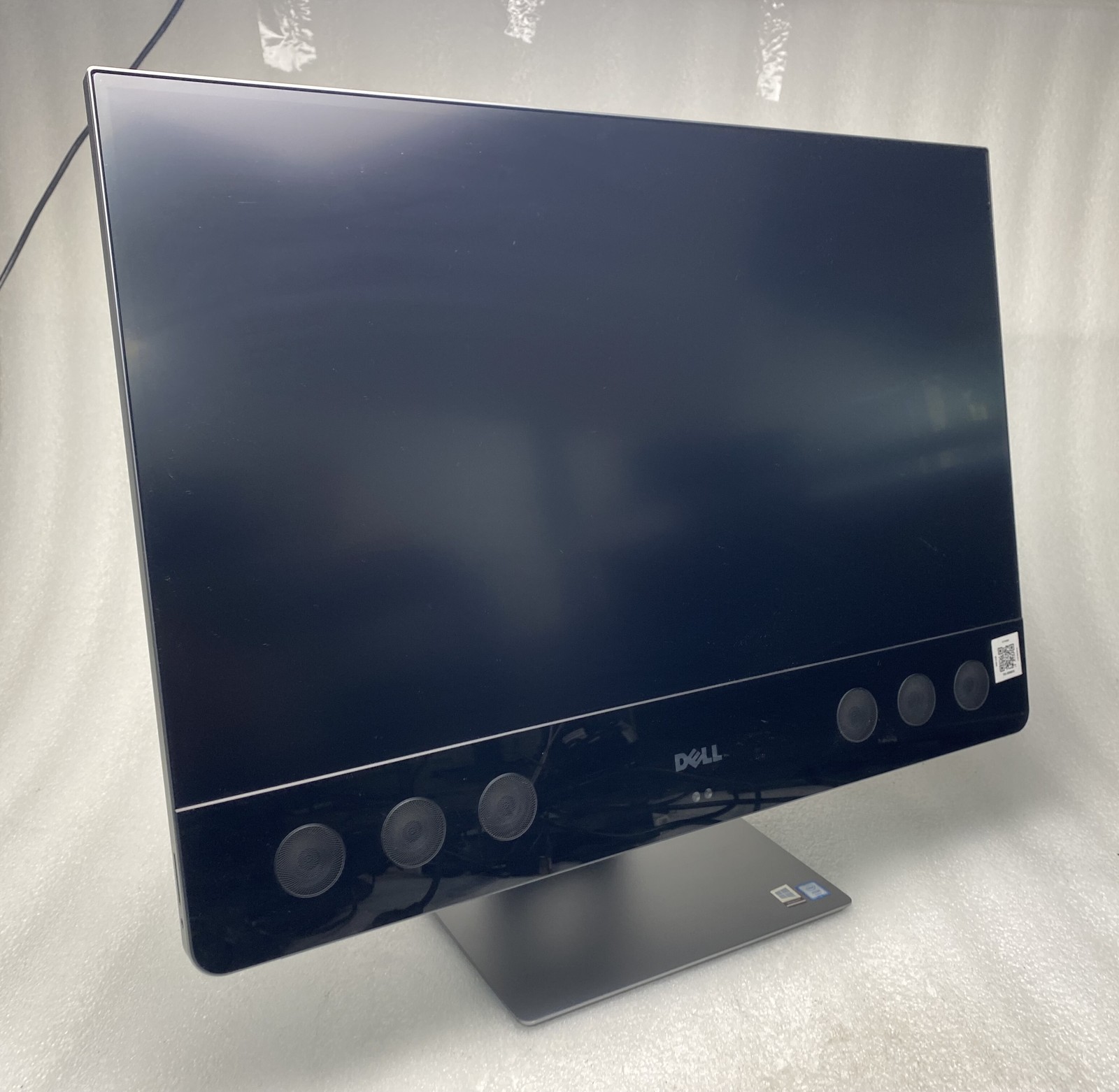 Dell Precision 5720 AIO 27″ Xeon E3-1245 v6 3.7GHz 32GB RAM 512GB SSD AMD NO OS