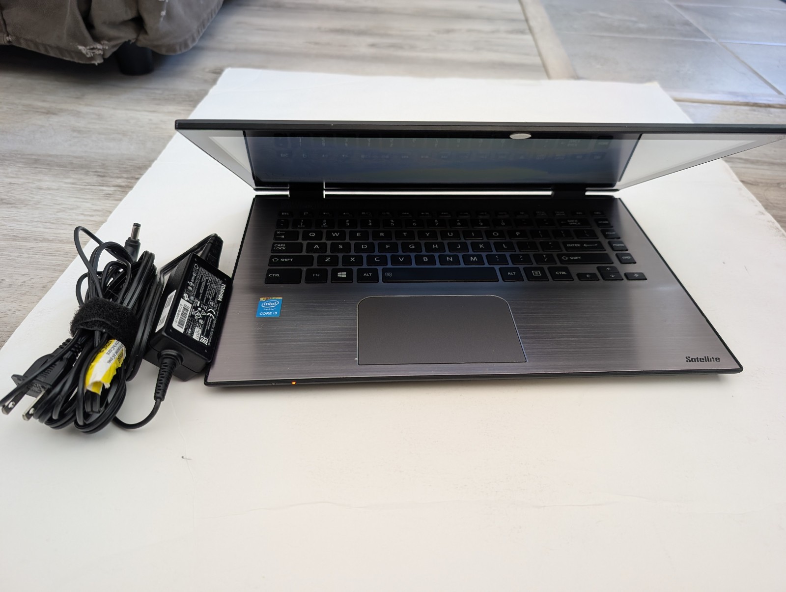 Toshiba Satellite E45W Touchscreen Laptop Intel i3-5015u 8GB RAM 250GB HDD Win10
