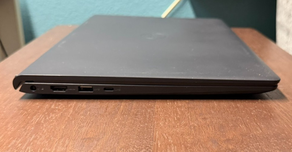 Dell Vostro 15 3520 Laptop i5-1334U 32GB RAM 1TB NVMe Windows 11 Pro w/Charger