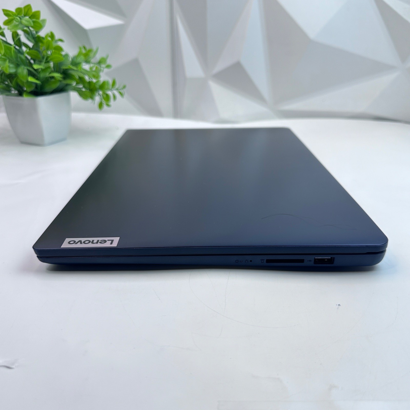 Lenovo IdeaPad 1 15AMN7 Laptop, 15.6″ FHD Touch, Ryzen 5 7520U, 8GB, 256GB SSD