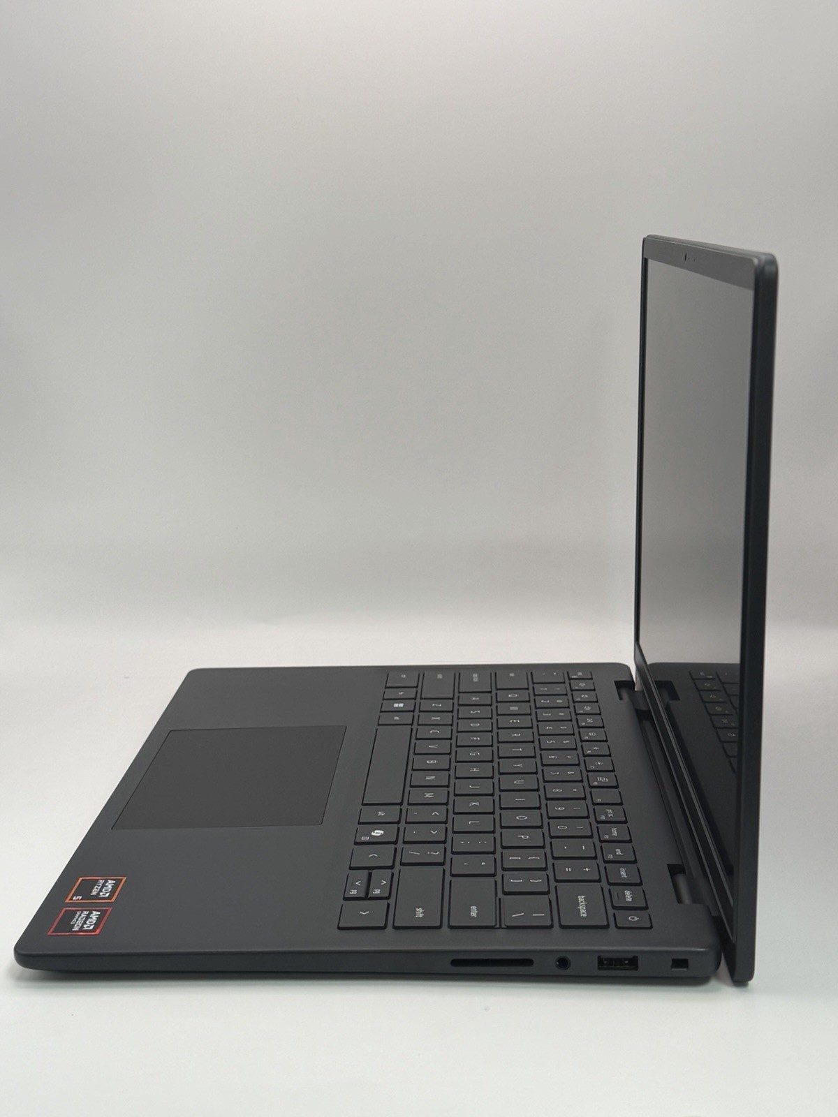 Dell Pro 14 Essential 14″ PV14255 -AMD Ryzen 5 220 16GB, 512GB SSD WIN 11 Pro