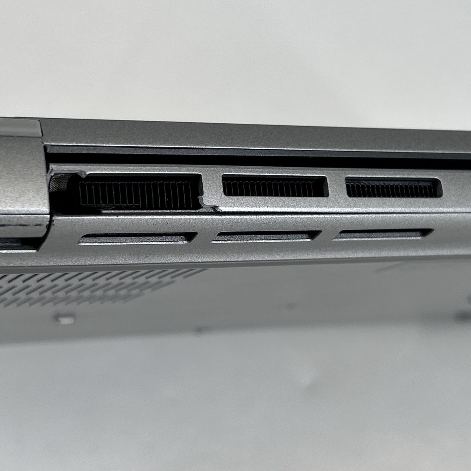 Dell Latitude 5440 14 Gray FHD 1.6 GHz i5-1345U 16GB 256GB SSD Good FRAME SPLIT