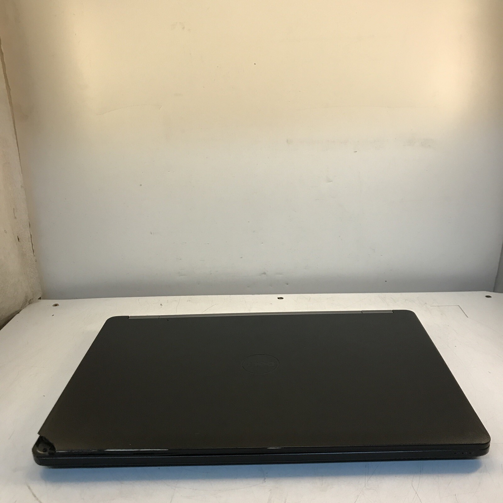 Dell Latitude E5570 unknown CPU No RAM No HDD/battery does not power on