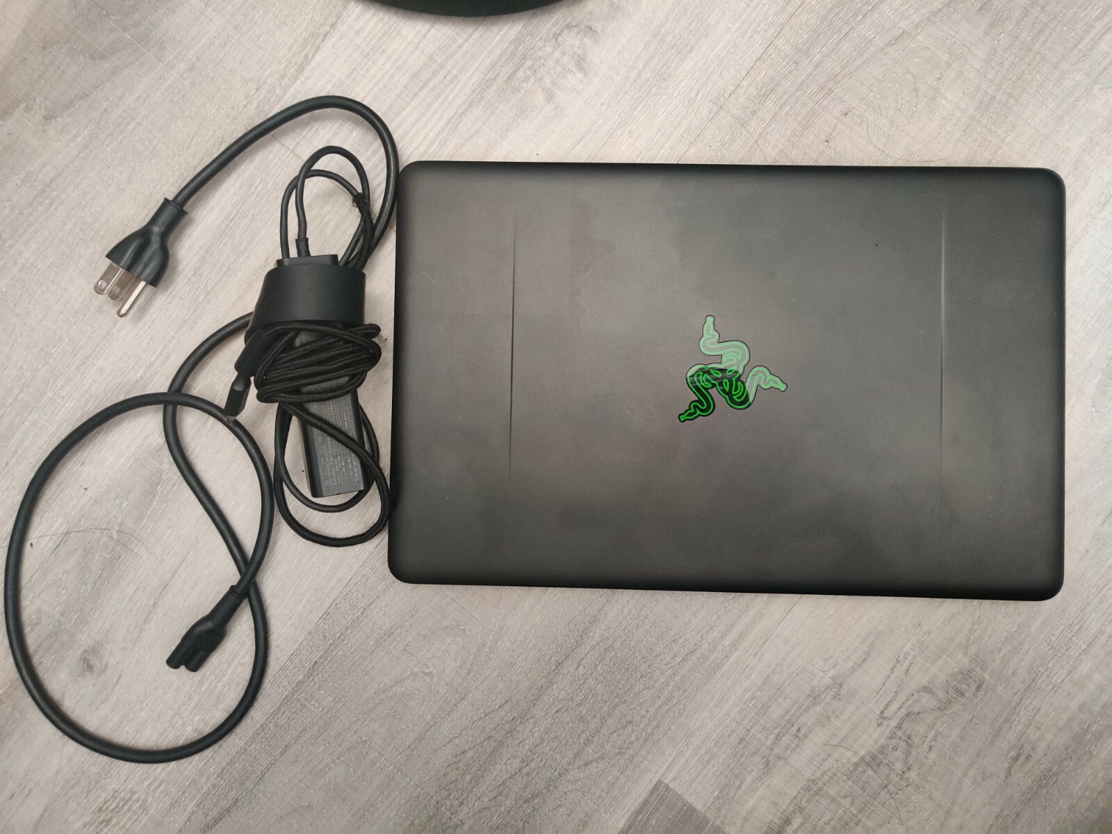 Razer Blade Stealth 13″ Core i7-6500U @ 2.5 GHz, 256 GB SSD memory, 8 GB ram