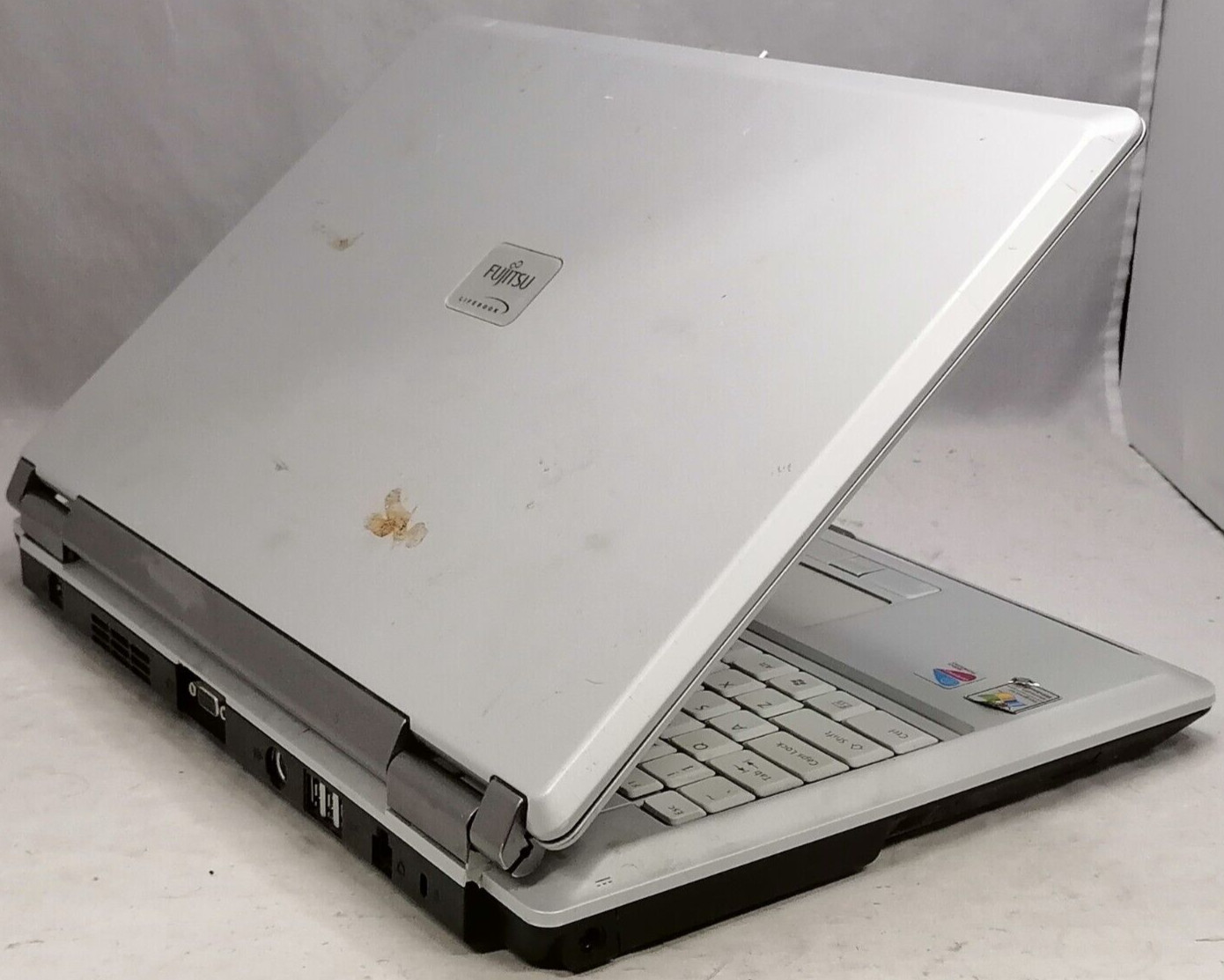 FOR PARTS 17″ Fujitsu Lifebook N6110 (Pentium M 750/1.86 GHz/2 GB RAM/NO HDD)