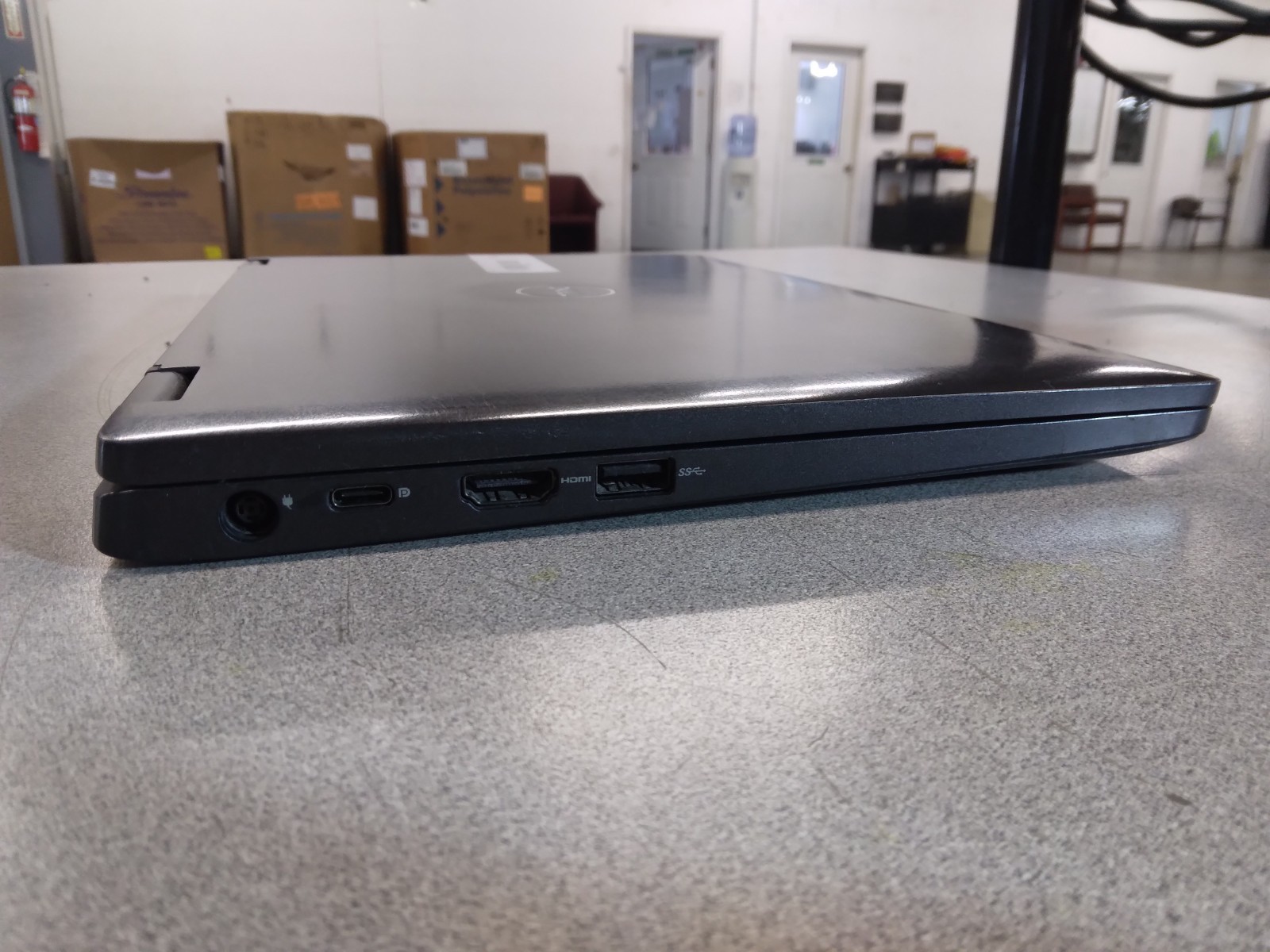 Dell*Latitude*5300*2-in-1*Intel*i5-8365U*256GB*NVMe*8GB*DDR4*Intel*UHD*620*No*OS