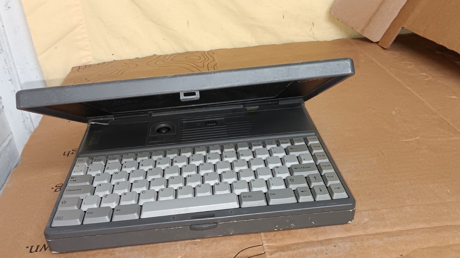 Vintage 1992 Twinhead SlimNote 486/33 Laptop Intel 486DX @ 33MHz processor Parts