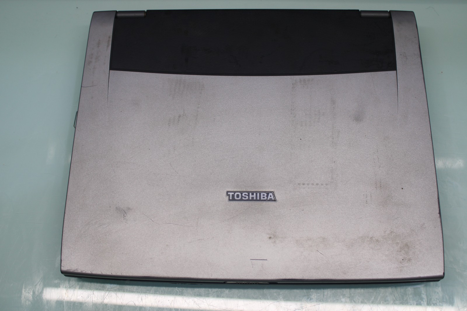 #9 Toshiba Tecra 8100 Pentium 3 1GHz FOR PARTS NO BOOT NO RAM NO HDD