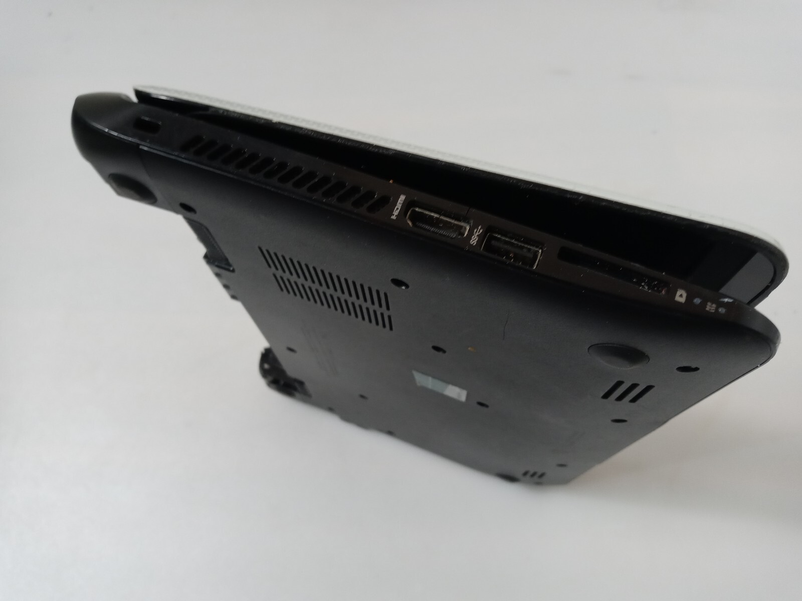 HP Pavilion TouchSmart (10-e010nr) Multi-Touch 10.1″ Laptop Computer, Parts Only