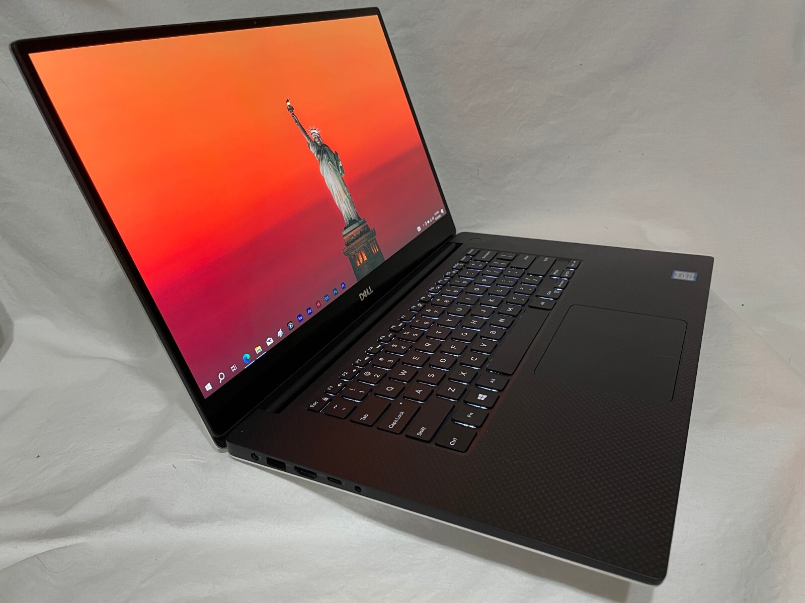 Dell XPS 15 7590 | i9-9980HK | 4K UHD OLED | 64GB | 1TB