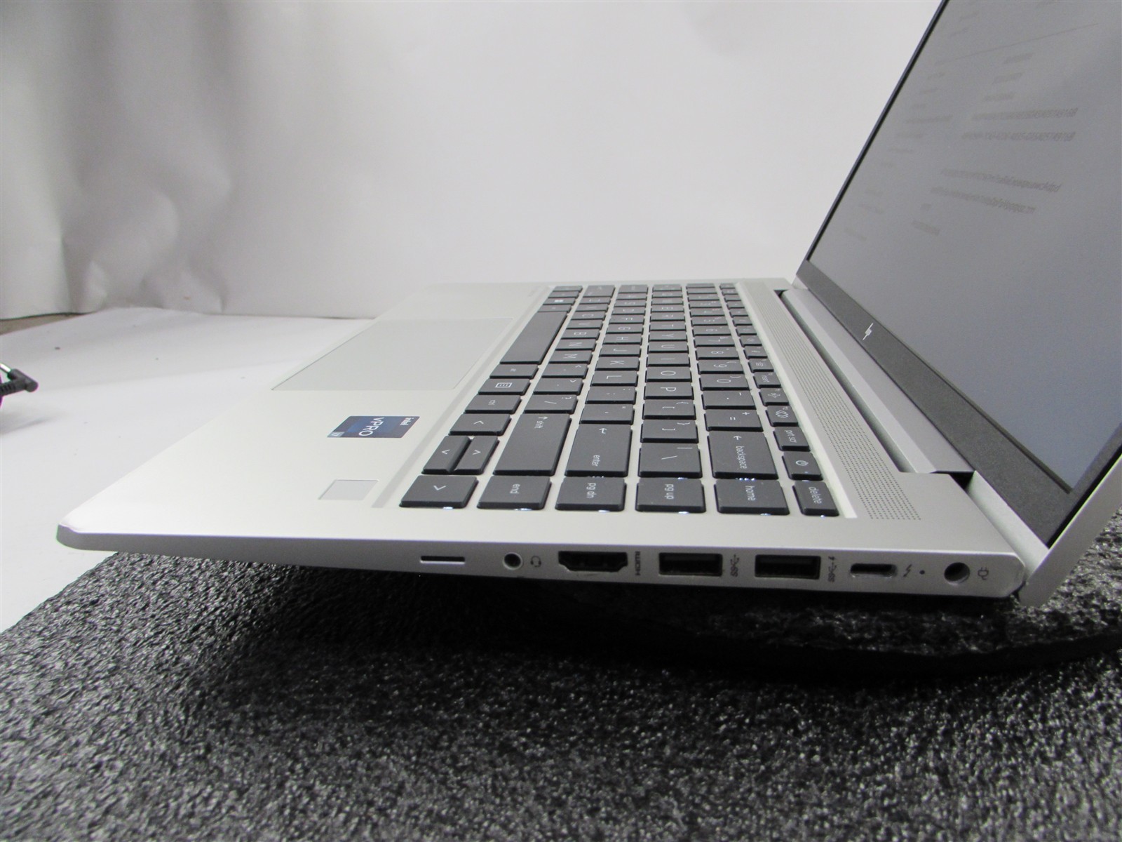 HP ELITEBOOK 640 (G9) 1920X1080 FHD TOUCHSCREEN I7-1270P NO SSD 4GB RAM NO O.S