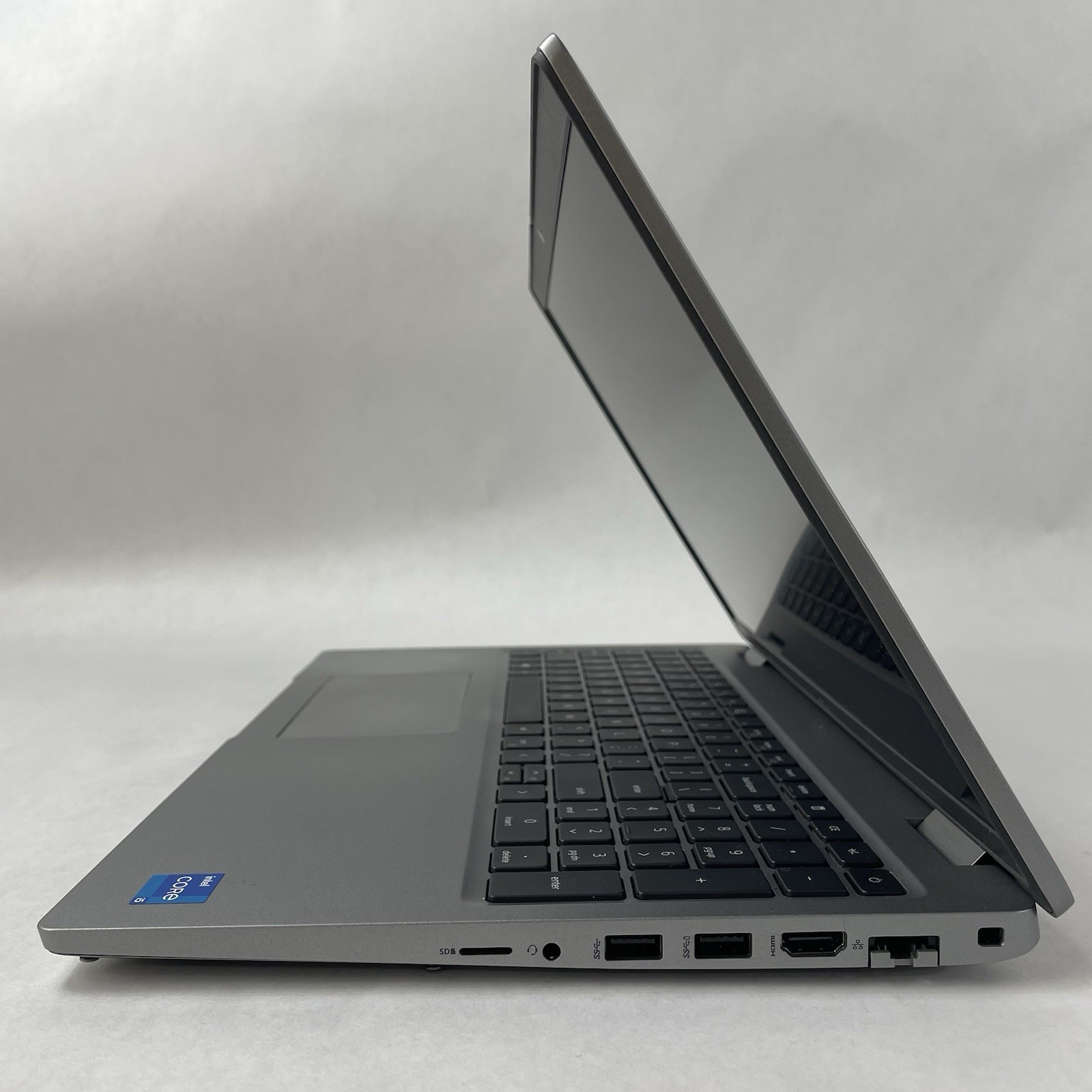 Dell Latitude 5520 15.6″ i5-1135G7 2.4GHz 8GB RAM No SSD/OS/AC – Scratched Paint