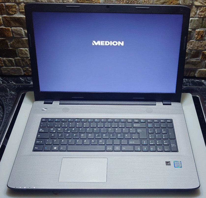 Medion Akoya E7420, 17.3″, i3, 8GB RAM, WIN 11, Microsoft Office 2007 SSD + HDD