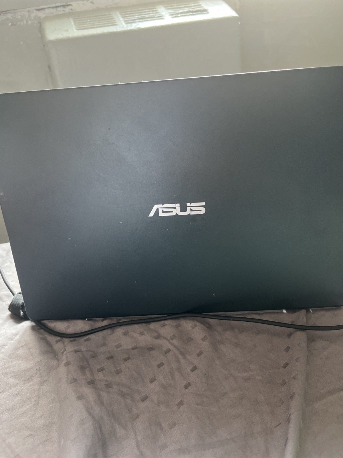 ASUS Laptop E210M – 10/10 Condition – Charger Included – $150 OBO 💻⚡