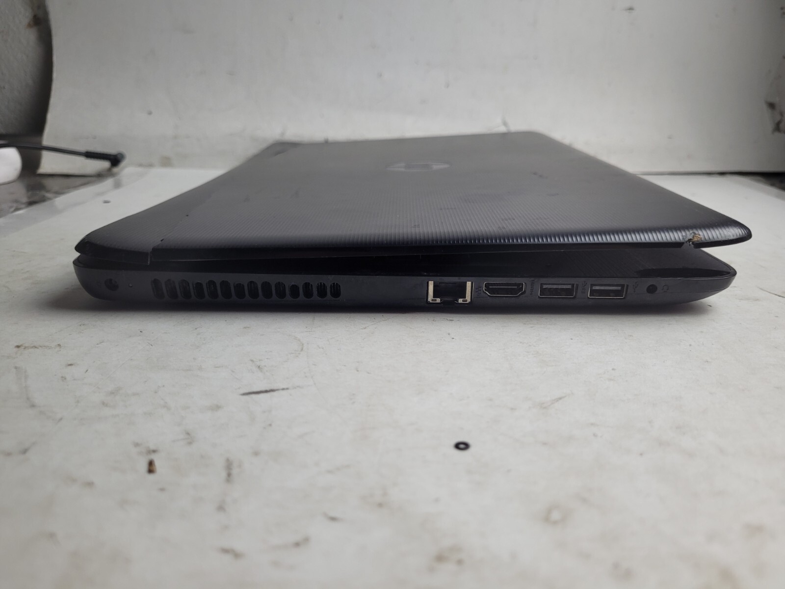 HP model 15-ba009dx w/AMD A6-7310, 4GB RAM, 500GB HDD, 15″ Laptop for Parts#2413