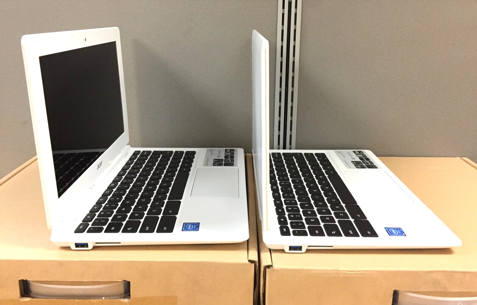 Lot of 2 Acer Chromebook CB3 11.6″/Intel N2840/2GB/16GB eMMC/White *Bad Battery*