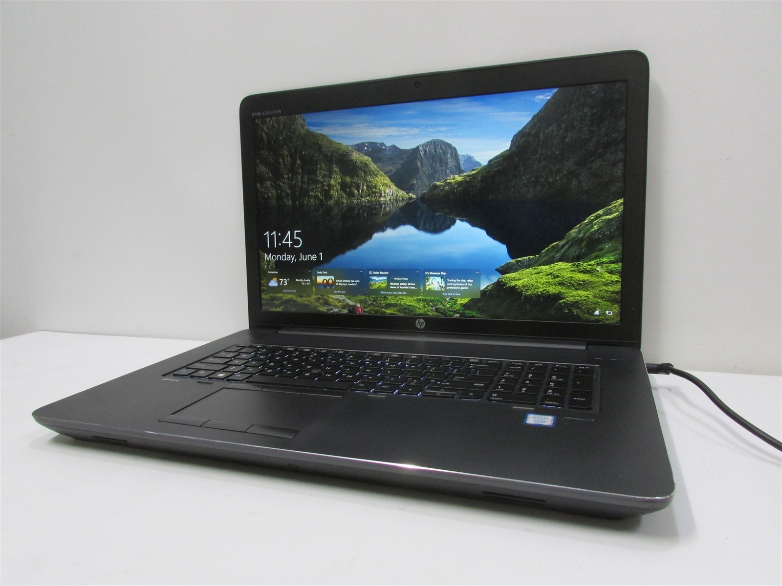 HP ZBook 17 G3 Xeon E3-1535M v5 2.9GHz 32GB RAM 256GB M.2 17″ W10 Pro NO BAT/DMG