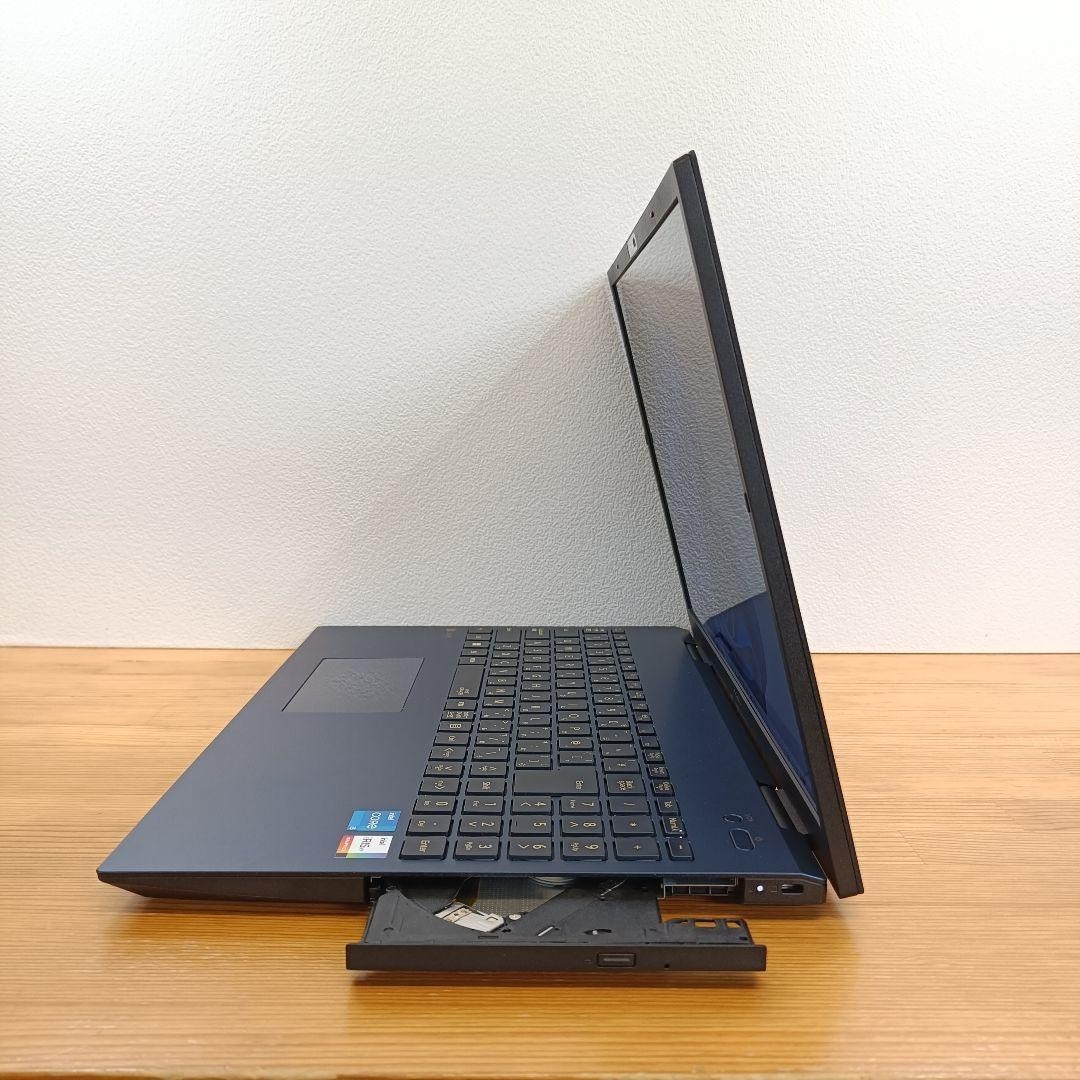 NEC LAVIE N1656HAL-Y i5-1235U Iris Xe 16GB SSD 512GB 16″ WUXGA IPS Win 11 DVD