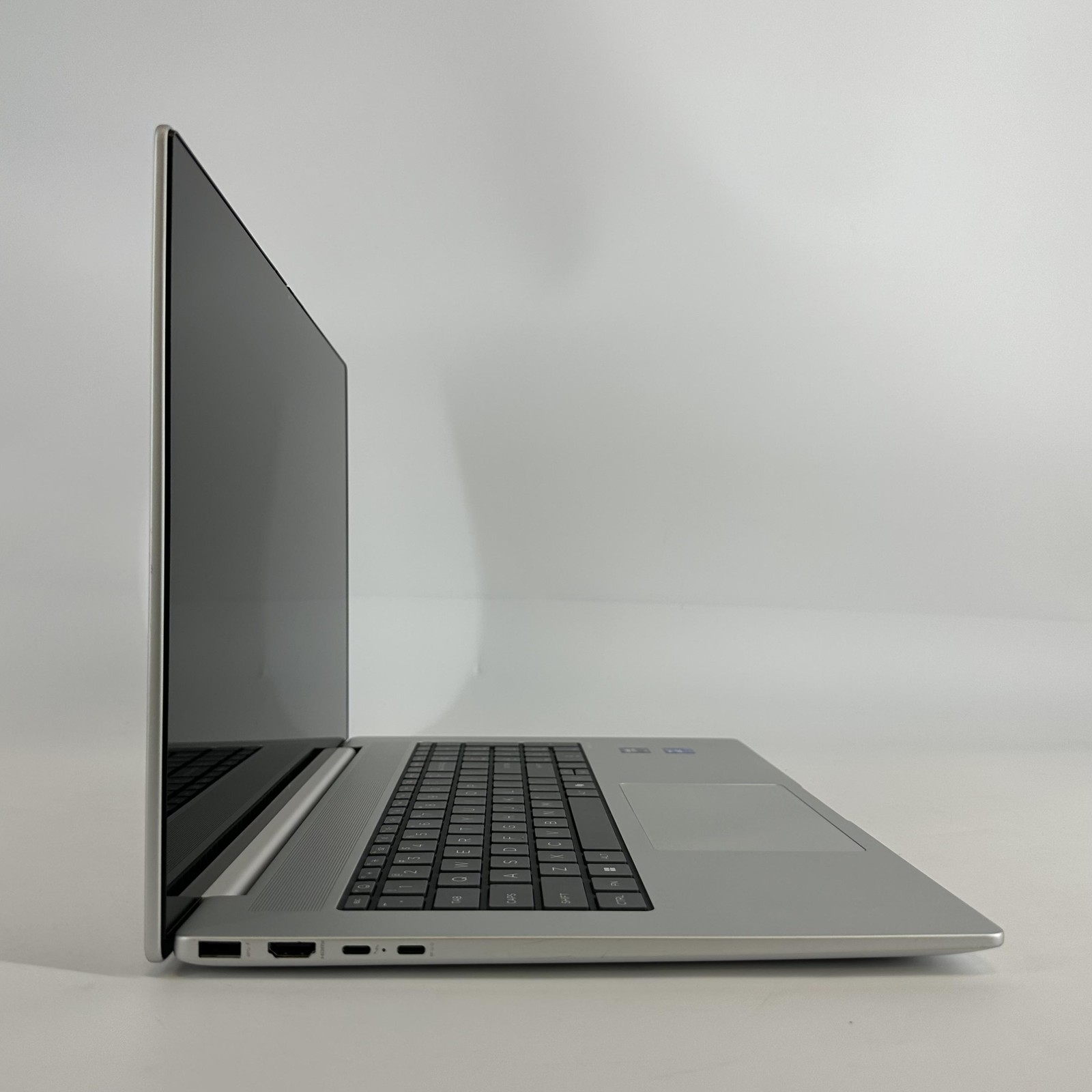 HP Envy 17 Silver FHD TOUCH 1.4 GHz Ultra 7 155H 16GB RAM 1TB SSD Very Good