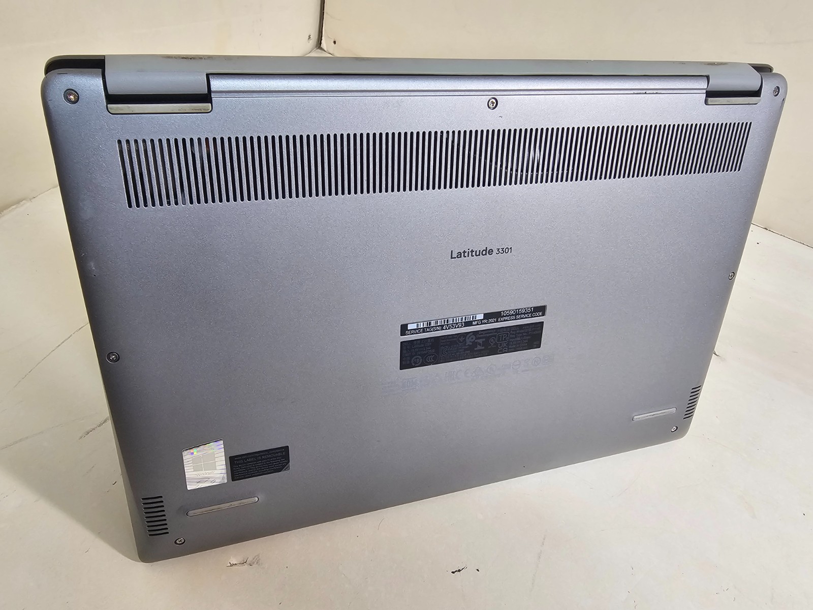 Dell Latitude 3301 Laptop – 1.8 GHz i7-8565U 8GB 256GB SSD Wi-Fi Cam 13.3″ – SP2