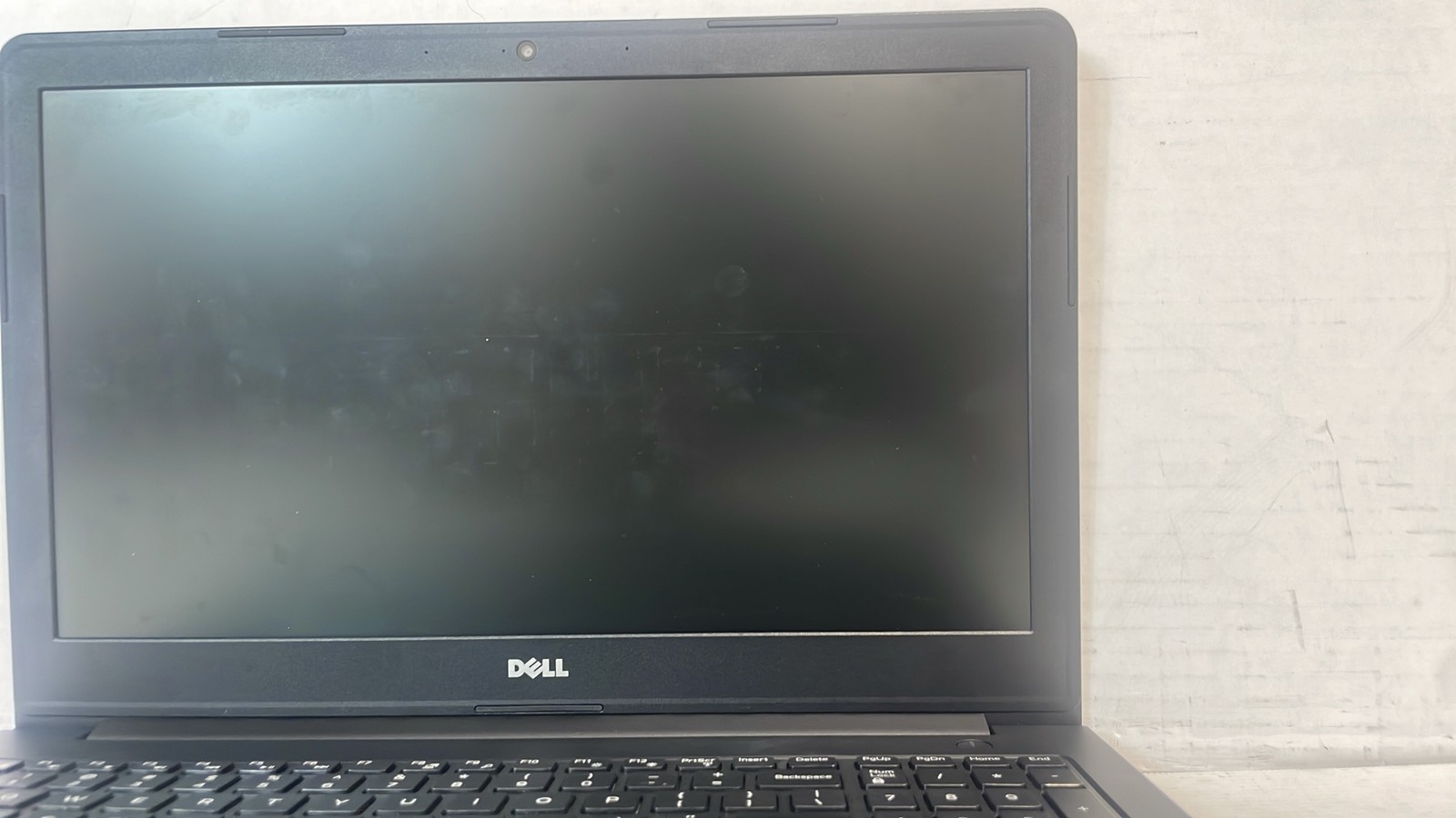Dell Latitude 3550 P38F001 Intel Core i5 SN CW8MY32 15.6″ Laptop