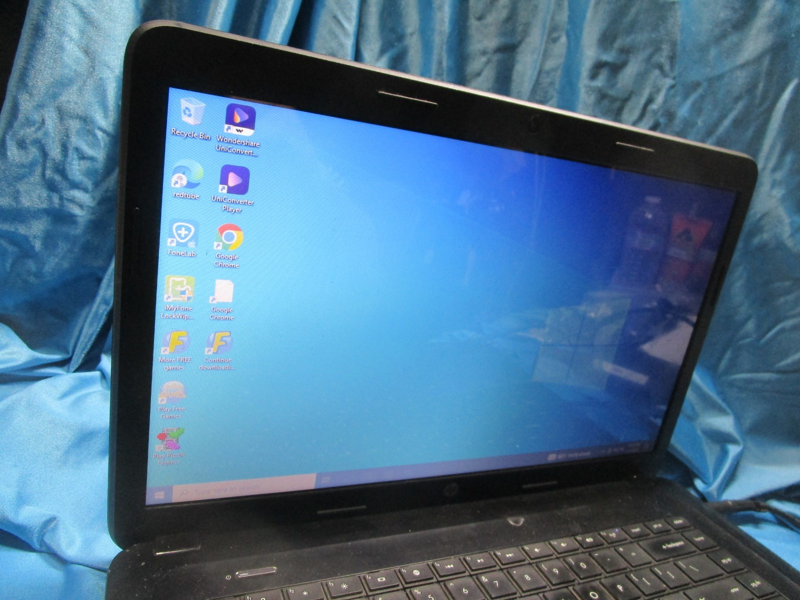 HP 2000-2a22nr E1-1200 8GB RAM 250GB HD 15.6″ AMD 1.4GHz E-1200 PROC-READ