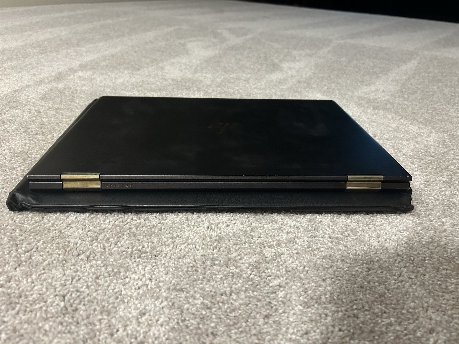 HP Spectre Convertible 2-in-1 Laptop Intel Core i7 16″ Touchscreen Black Gold