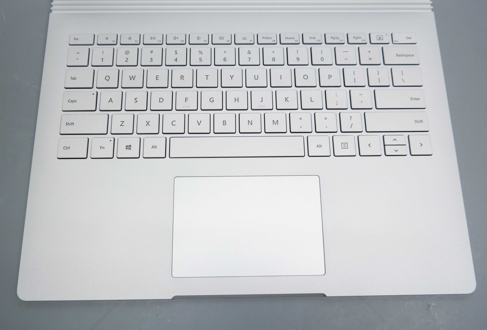 Microsoft Surface Book 2 13.5″ Intel Core i5 8GB 256GB – Silver ISSUE