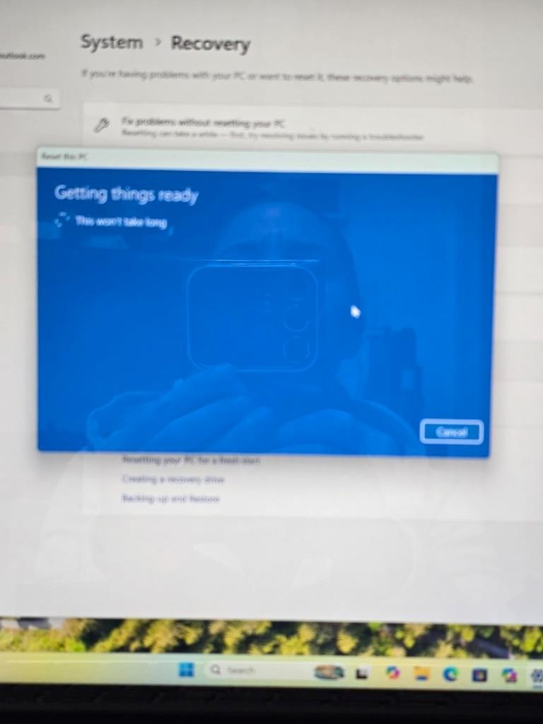 Microsoft Surface Laptop Studio 2 14.4” Touchscreen Laptop – 32 Gb / 1TB SSD *B