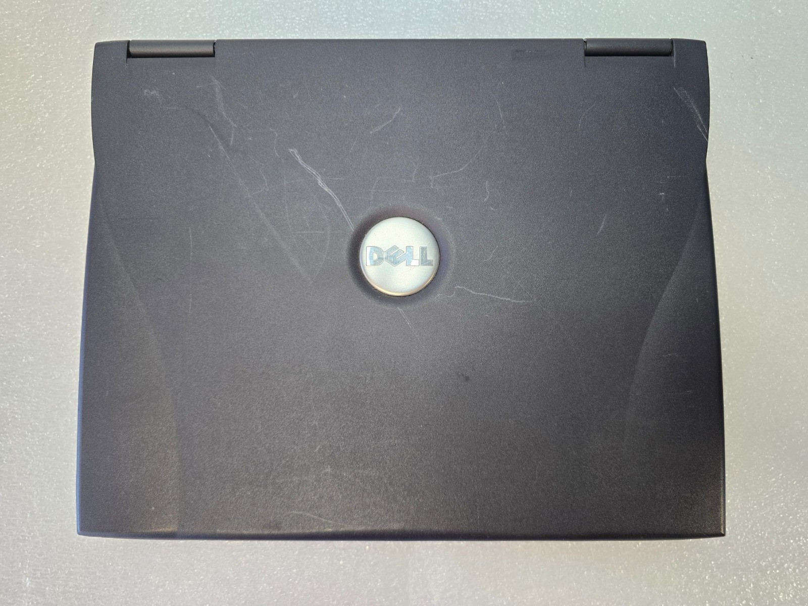 Dell Latitude C600 Laptop Windows 2000 Powers On PIII w/ Charger Parallel/S Port
