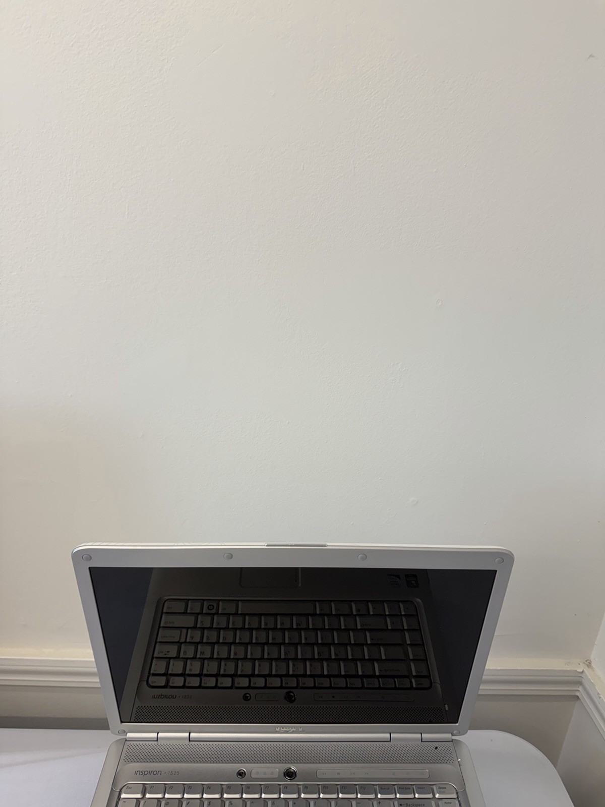 Dell Inspiron 1525 Laptop – Good Screen – Intel Duo 06FD – RAM 4GB – Read Des