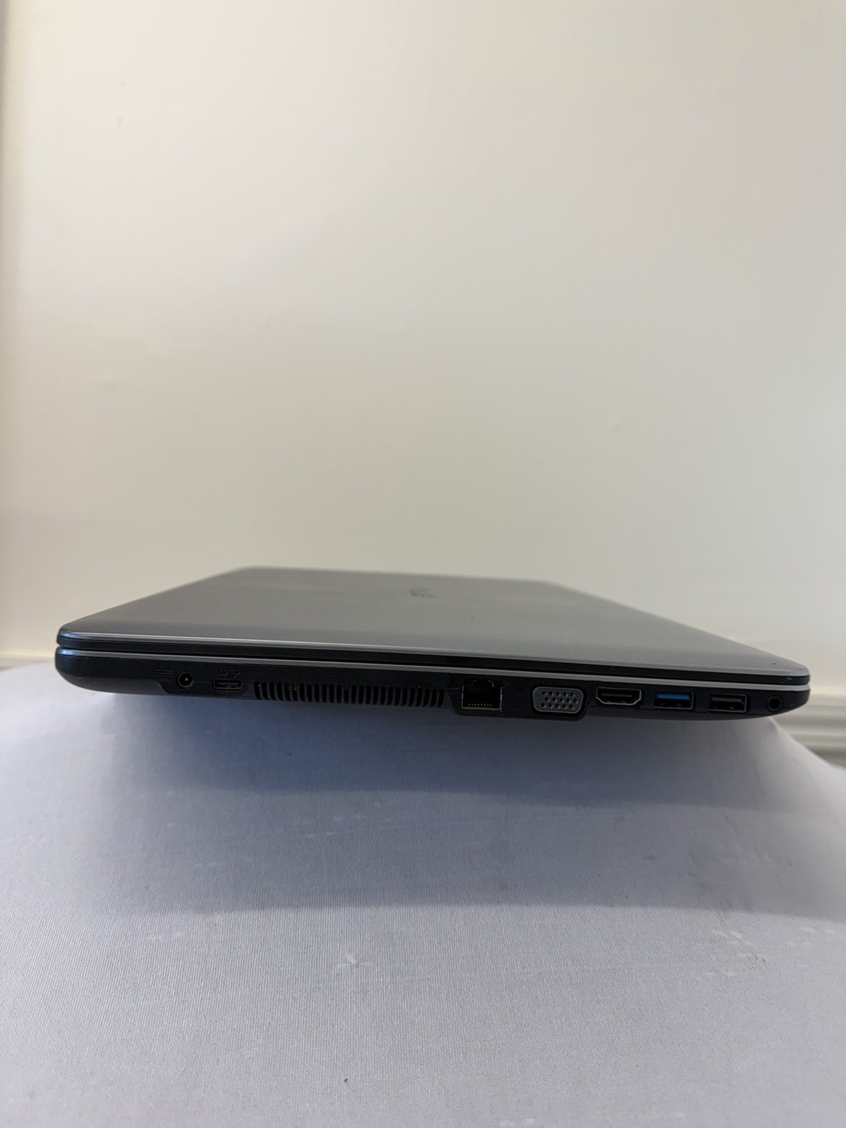 Asus X540S Laptop – Screen is Not Good – Intel Pentium – Read Des