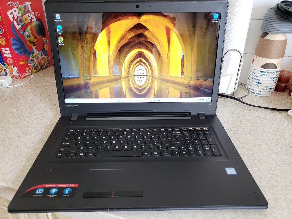 17.3″ LENOVO IDEAPAD 300-17ISK CORE i3-6100U 512GB SSD 8GB RAM WIN 11 LAPTOP