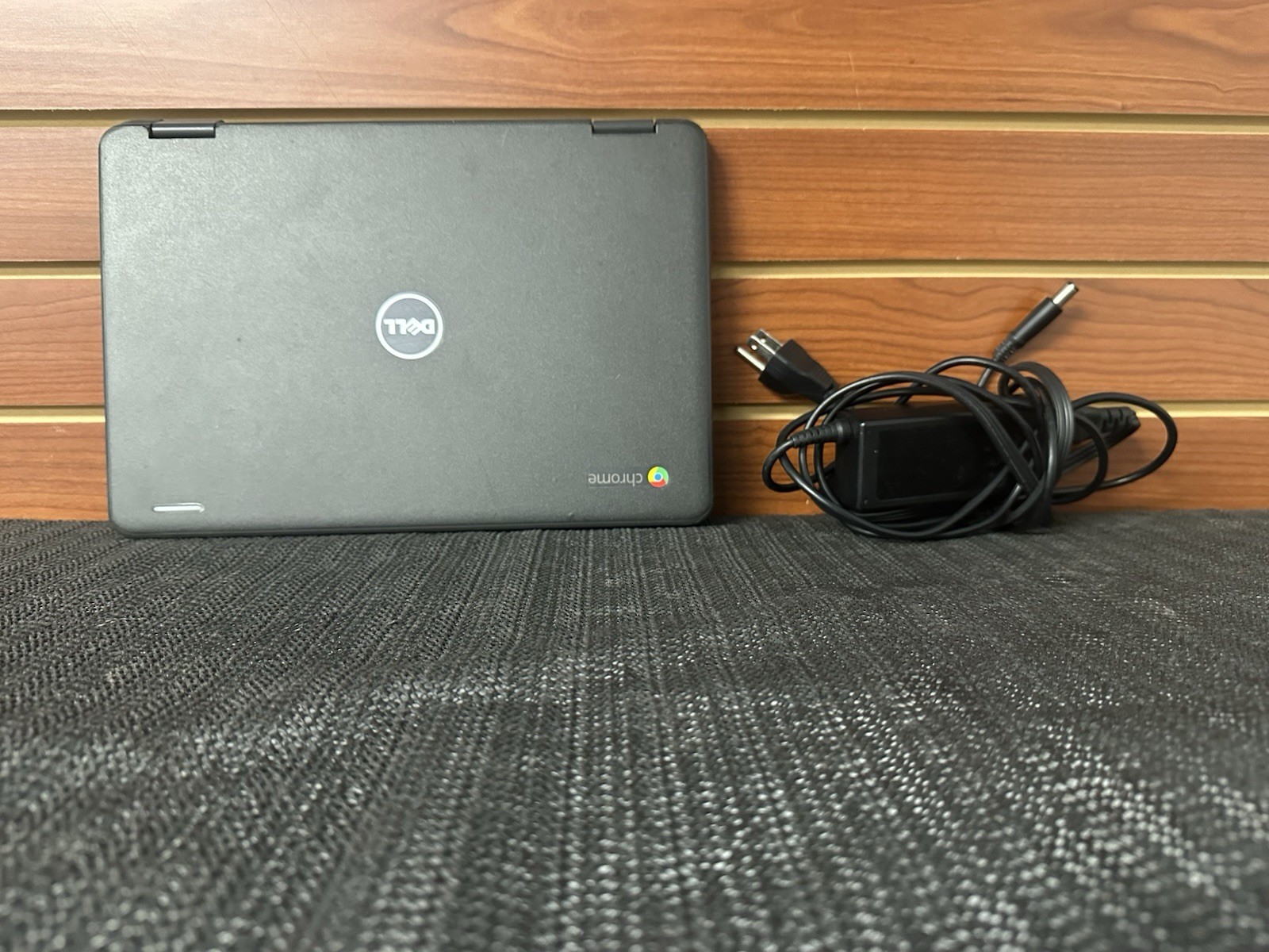 Dell Chromebook Touchscreen laptop w/charger *READ DESCRIPTION