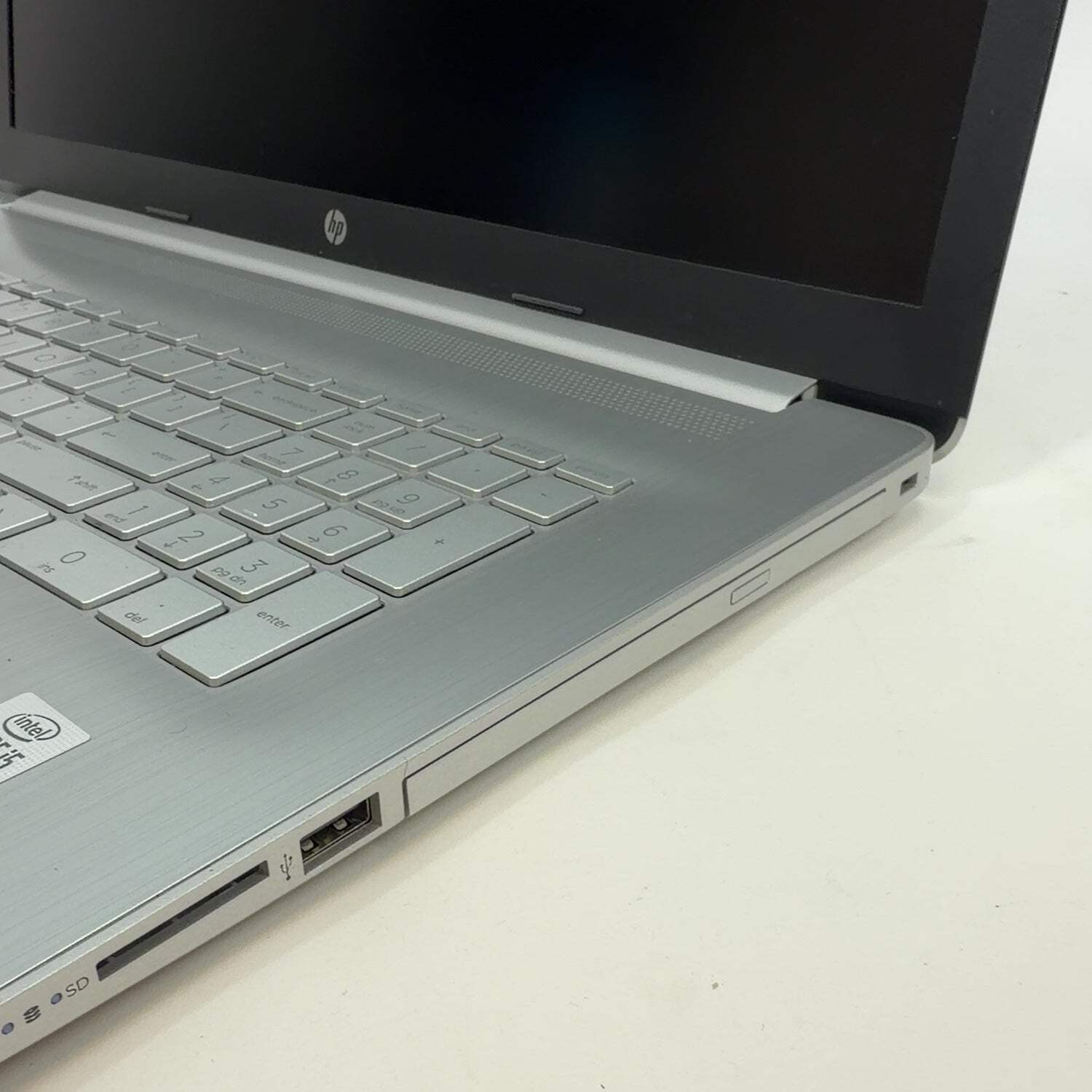 HP Laptop 17-BY3053CL 17.3″ i5-1035G1 1.0GHz 12GB RAM 1TB HDD