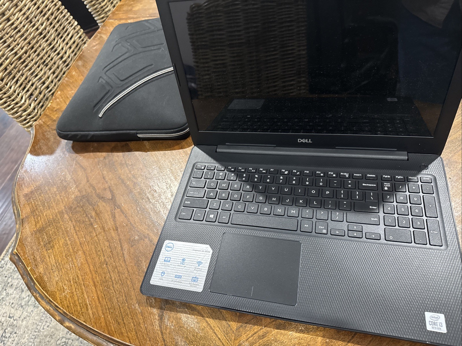 dell inspiron 3593: Intel I3. 4gb Of Ram. 500gb Hdd, 128gb Ssd. No Windows