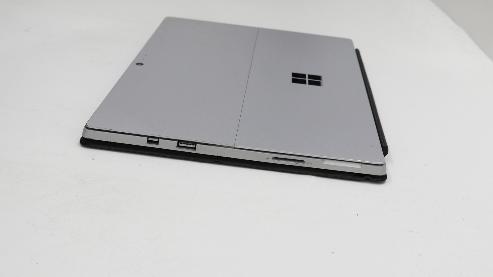 Microsoft Surface Pro 12″ i7-7660u 8GB 256GB – Fair READ DESC