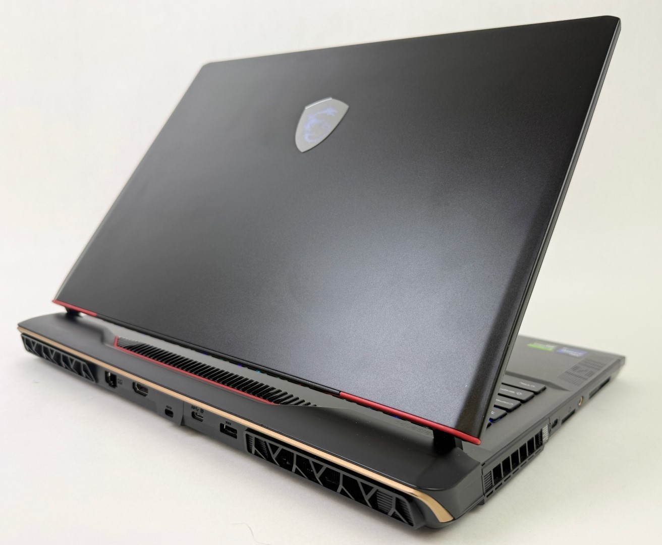 MSI Raider GE68HX 16″ 1920×1200 144Hz i9-14900HX 32GB 1TB SSD RTX 4070 W11H