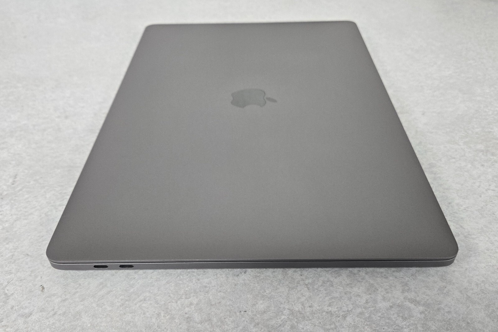 Apple MacBook Pro, 15-Inch, 2018, i7-6-Core, 16GB RAM, 500GB SSD, Radeon Pro