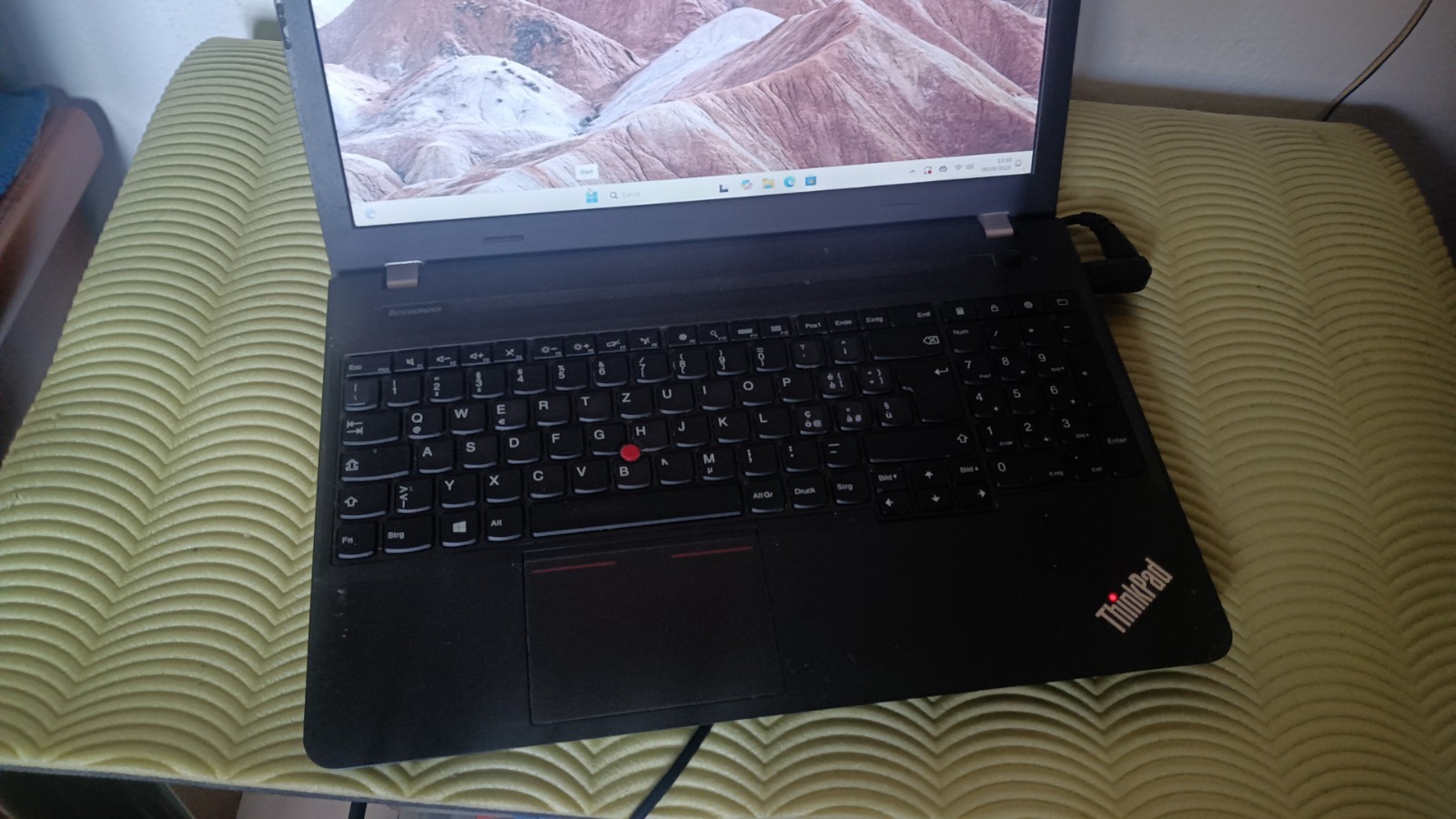 Lenovo ThinkPad E555 AMD A8-7100 8CORE AMD RADEON R5 8gb 128gb ssd m2 15.6″