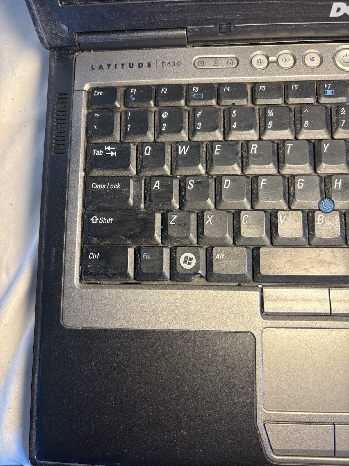 Dell Latitude D630 14″ Notebook Laptop Black / Gray – No Power Cord