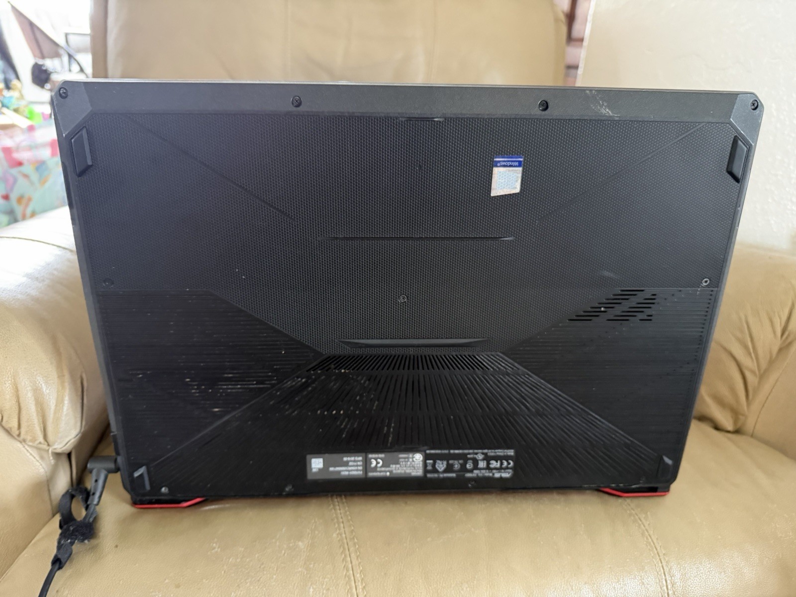 ASUS TUF Gaming 15.6″ Ryzen 5 3550H 8GB 1TB HDD RX 560X Win 11
