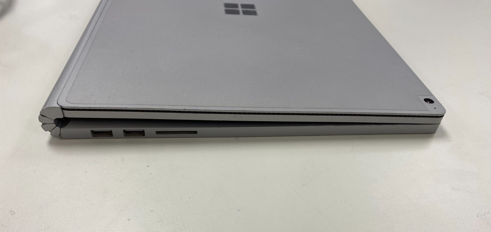 Microsoft Surface Book 3 15″ Core i7 1065G7 32GB RAM 1TB SSD no OS